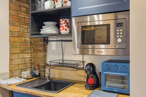 Fridge, microwave, stovetop, coffee/tea maker