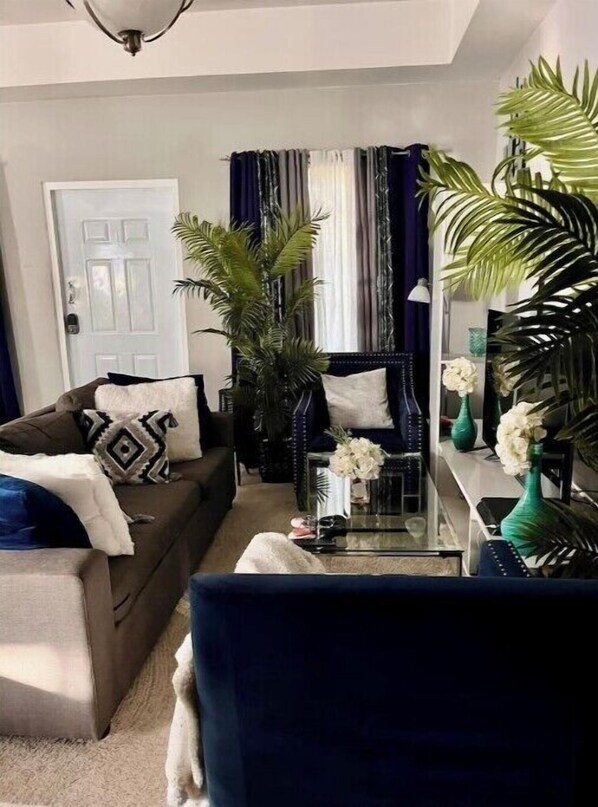 Living area - Palm Haven - Home away from home (Scarborough)
