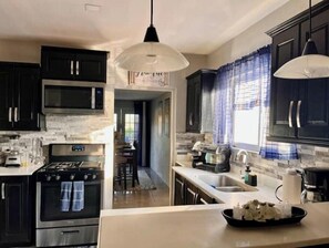 Private kitchen - Palm Haven - Home away from home (Scarborough)