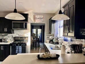 Private kitchen - Palm Haven - Home away from home (Scarborough)