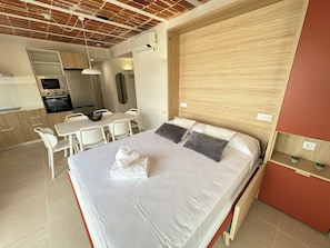 2 chambres, fer et planche à repasser, Wi-Fi, draps fournis