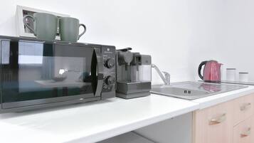 Apartment, City View | Private kitchen