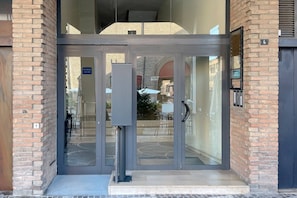 Apartment, Stadtblick | Außendetails