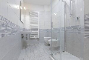 公寓, 多间卧室, 城市景观 | 浴室