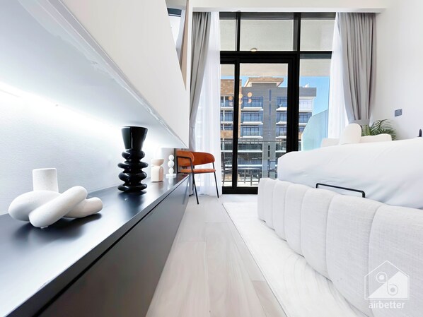 Iron/ironing board, Internet, bed sheets