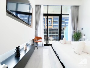 Iron/ironing board, internet, bed sheets