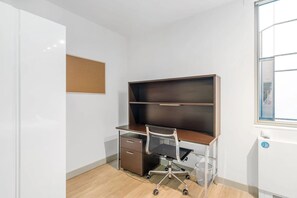 Iron/ironing board, free WiFi - Chapter Kings Cross - Campus Accommodation (London)