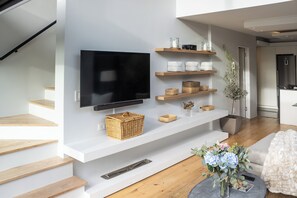 Interior - Stunning two-bedroom, two-bathroom apartment over looking Sea Point. 

 (Cape Town)