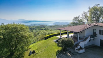 Superior Villa, Lake View | Terrace/patio