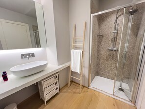 Superior Villa, Lake View | Bathroom - Villa Anna Miralago (Puegnago del Garda)