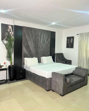 Chambre, balcon, vue jardin