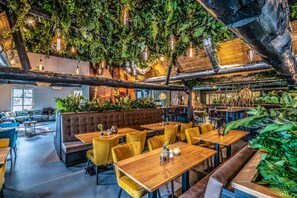 Cottage | Dining - Lodge in Schaijk Near Green Forests (Schaijk)