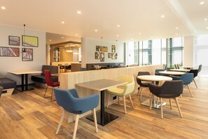 Free daily buffet breakfast - Holiday Inn Express Brussels Airport by IHG (Machelen)