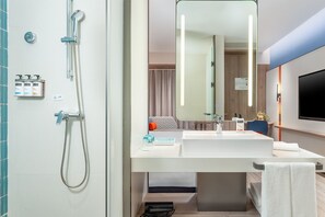 ฝักบัว, เรนชาวเวอร์, ของใช้ในห้องน้ำฟรี, ไดร์เป่าผม