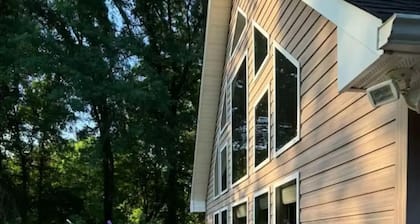 Relax & enjoy the river view, 5 min to Huntsville
