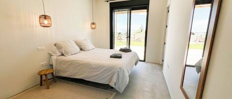 4 bedrooms, WiFi, bed sheets