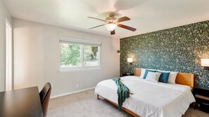 5 bedrooms, desk, iron/ironing board, travel cot