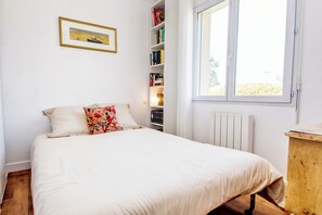 2 dormitorios, cuna de viaje, wifi gratis y ropa de cama