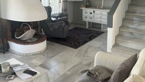 Smart-TV og peis