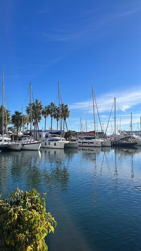 Lovely 3 bed 3 bath end villa with pool and beautiful port in Duquesa 