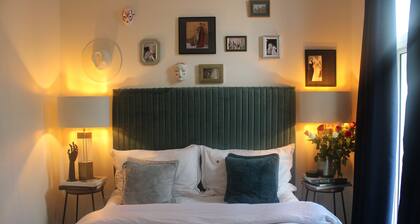 London Gem - Chic Apartment Retreat