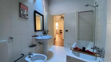 Apartment, 1 Bedroom | Bathroom | Toilet paper