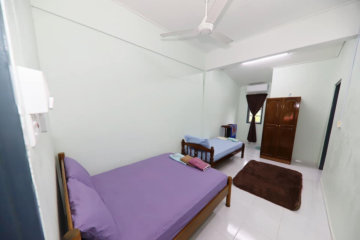 Laptop workspace, free WiFi, bed sheets