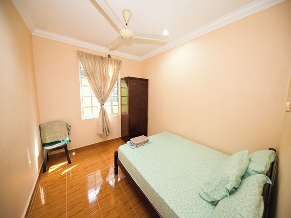 Signature Room, 3 Bedrooms | Laptop workspace, free WiFi, bed sheets - OYO 91004 Homestay Masjid At Taqwa (Syariah) (Kota Bharu)