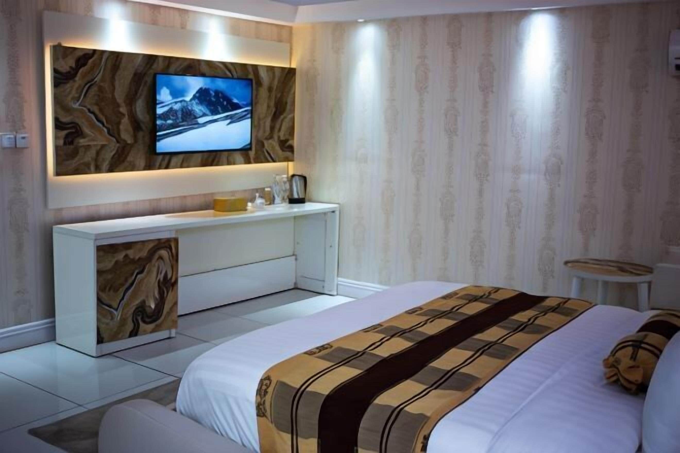 Desk, laptop workspace, free WiFi