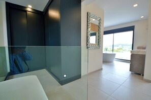 4 soverom, reiseseng for barn, wi-fi (inkludert) og sengetøy