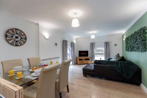 Dining - Albert Park View (free parking!) (Middlesbrough)