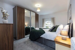 2 bedrooms, iron/ironing board, WiFi, bed sheets - Albert Park View (free parking!) (Middlesbrough)