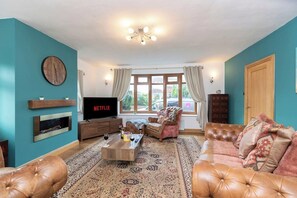 TV, fireplace, offices - Seaside Haven for all the family (Marske-by-the-Sea)