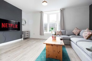 TV, offices - Hidden Gem with bags of space!<br>3 Bed Town House! (Loftus)