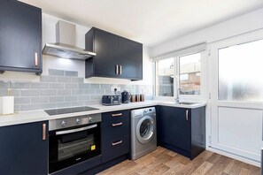 Fridge, microwave, oven, stovetop - Spacious 3 Bedroom Home in Guisborough (Redcar and Cleveland)