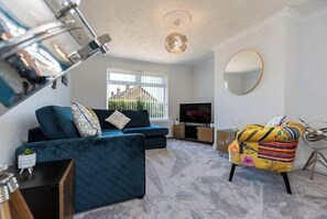 TV, offices - Spacious 3 Bedroom Home in Guisborough (Redcar and Cleveland)