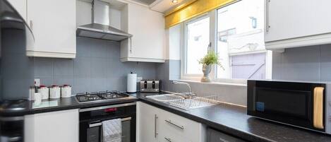 Fridge, microwave, oven, stovetop