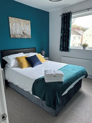 2 chambres, fer et planche à repasser, Wi-Fi, draps fournis