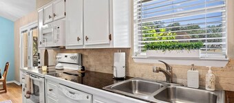 Lake LBJ Pet Friendly Home with Hot tub, Firepit, SUP