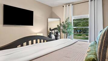 3 bedrooms, iron/ironing board, WiFi, bed sheets