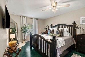 3 bedrooms, iron/ironing board, WiFi, bed sheets - Lake LBJ Pet /Family Friendly Home with Hot tub, Firepit, 2 SUP (Marble Falls)