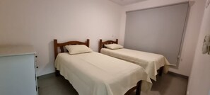 4 habitaciones, tabla de planchar con plancha, wifi y ropa de cama 