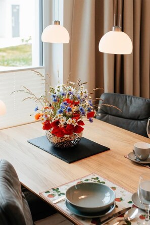 Dining - Apartment Kranich - Modern. Quiet. Sun terrace. Dogs allowed. (Lohme)