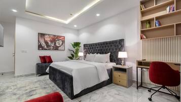 Desk, laptop workspace, soundproofing, free WiFi