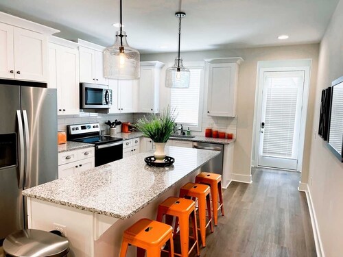 Aubie’s Favorite Place near Campus and Tiger Town with 2 King & 2 Queen beds 