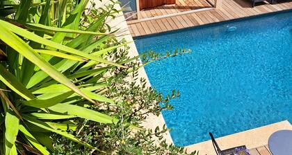 Mas du Touret infinity pool and jacuzzi