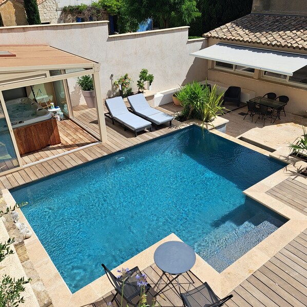 Pool - Mas du Touret infinity pool and jacuzzi  (Paradou)