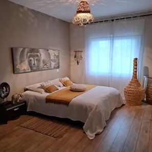 2 bedrooms, iron/ironing board, WiFi, bed sheets