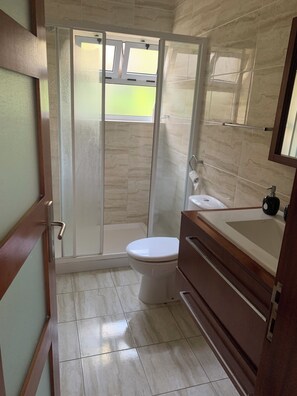 Dutxa, tovalloles i paper higiènic