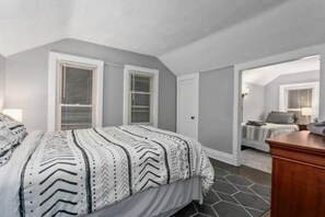 4 bedrooms, iron/ironing board, WiFi, bed sheets